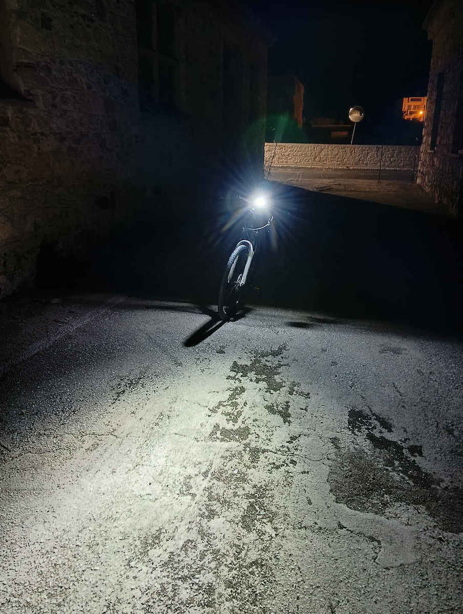 000.230.8214 Rechargeable Front Bicycle Light