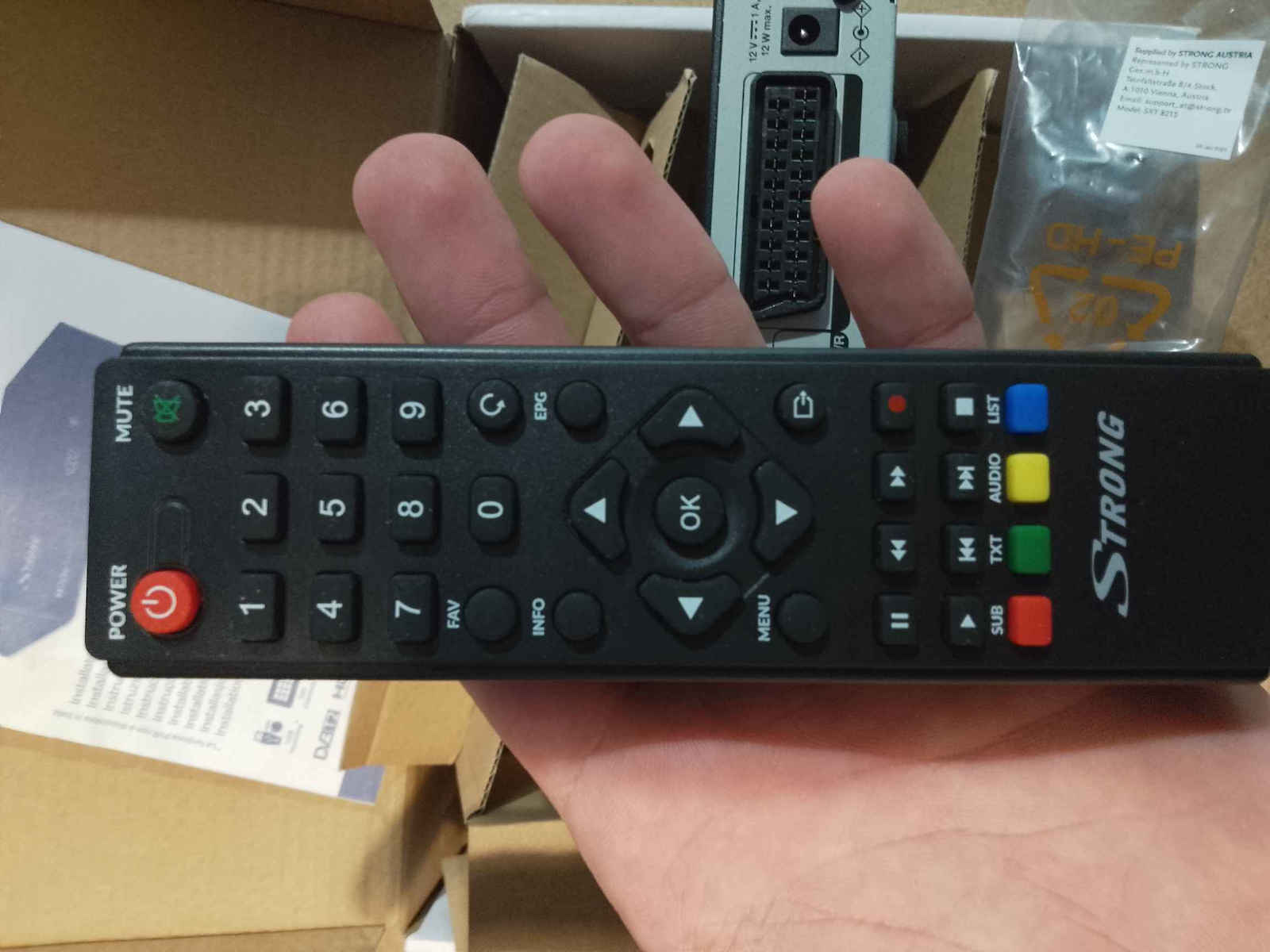 Strong SRT 8215 479412 Ψηφιακός Δέκτης Mpeg-4 HD (720p) Σύνδεσεις SCART / HDMI / USB