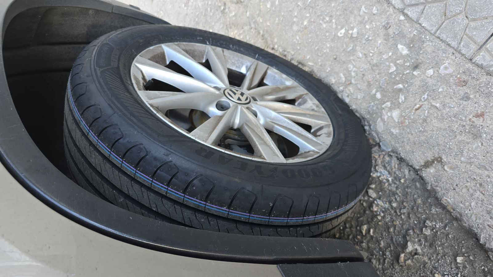 Goodyear EfficientGrip 2 SUV 235/55R17 99V Summer Tire for 4x4 / SUV Car