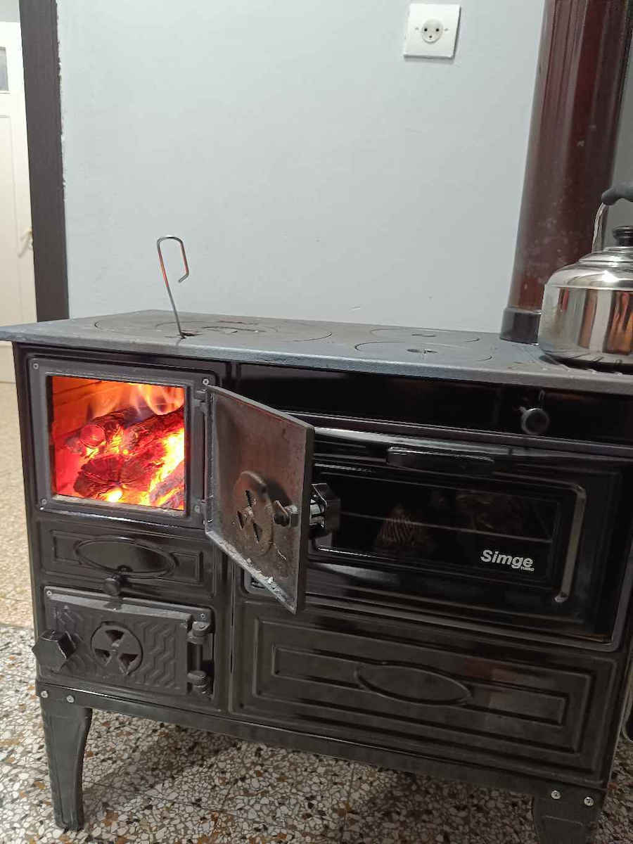 Simge 304 Cast Iron Wood Stove with Oven 9.5kW Black