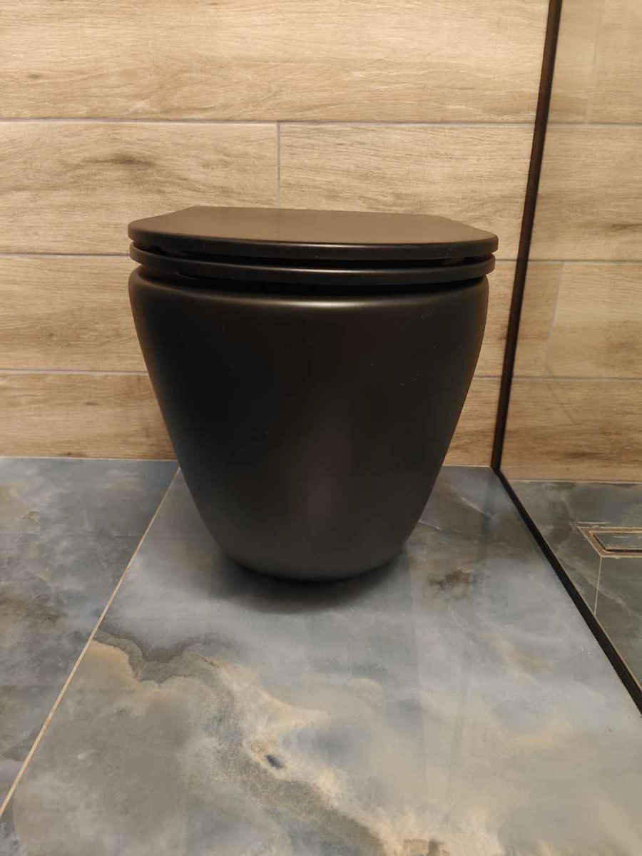 Karag Milos Stehende Toilette Randlos mit Schlank Deckel Sanftes Schließen Schwarz