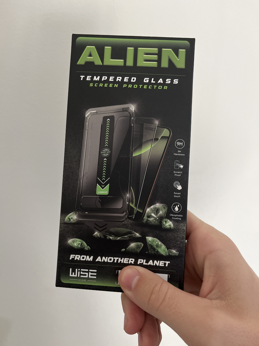 Alien Tempered Glass (iPhone 15 Pro)