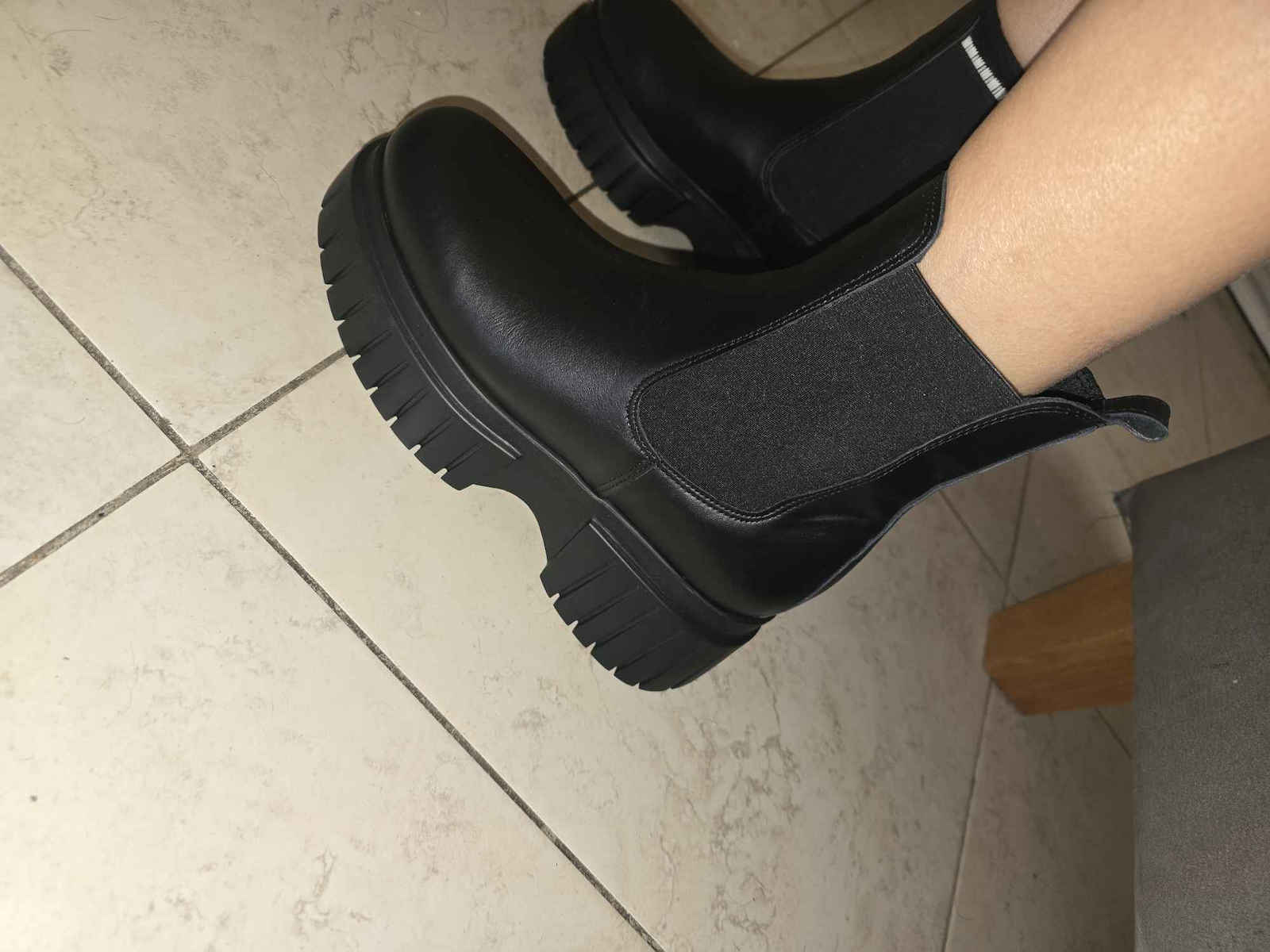 Leather Women's Chelsea Boots Black