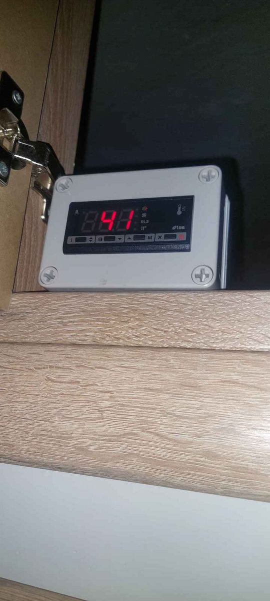 Calpak Prisma Ηλιακός Θερμοσίφωνας 160lt Glass Τριπλής Ενέργειας Αντλίας Θερμότητας 2τ.μ. Επιλεκτικός
