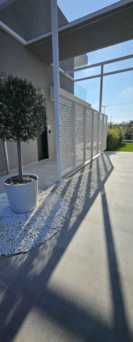 Garden Trellis Mosaic Made of Plastic in White Colour 100x200cm