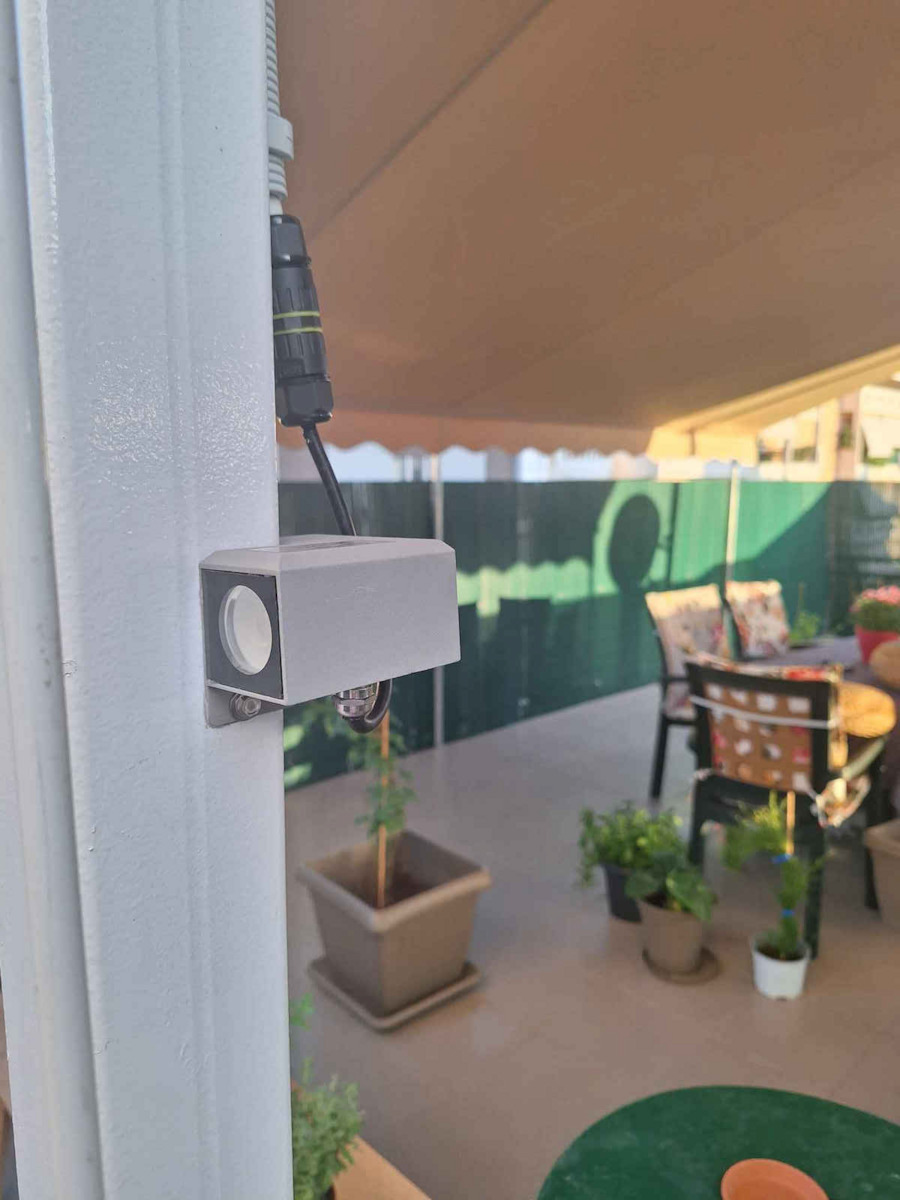 GloboStar Dona Επιτοίχιο Εξωτερικό Σποτ LED IP66 10W με Θερμό Λευκό Φως 8.2x8.2x6εκ.