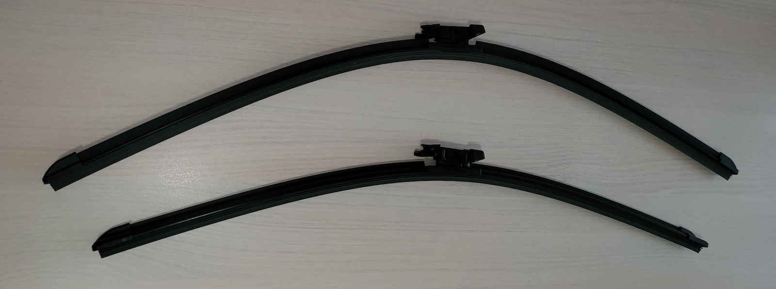 Bosch Aerotwin A965S Front Set Car Wiper Blades 700mm/600mm Universal