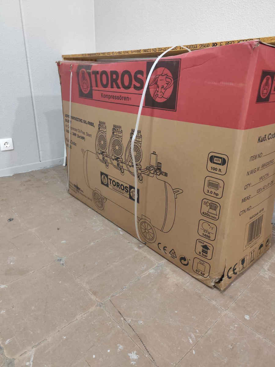 Toros Oilfree Single-Phase Air Compressors with Power 3hp and Airtank 100lt 40128