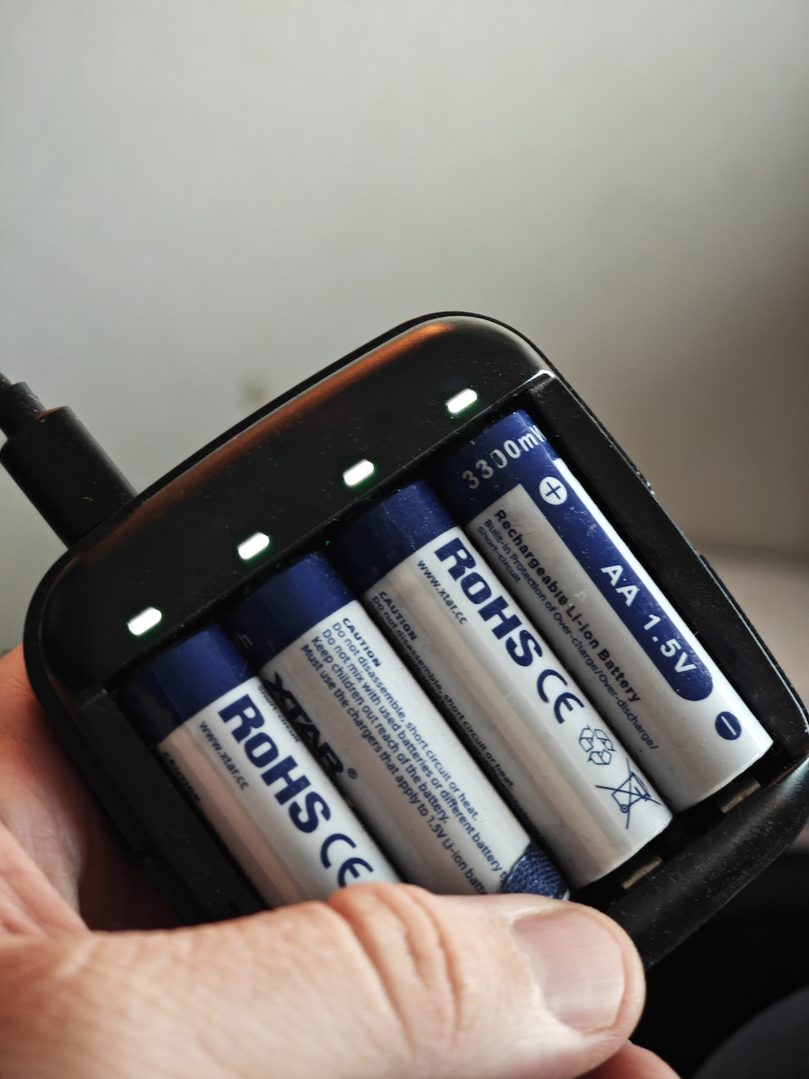 XTAR BC4 USB Charger 4 Batteries Li-ion/Ni-MH Size AA/AAA