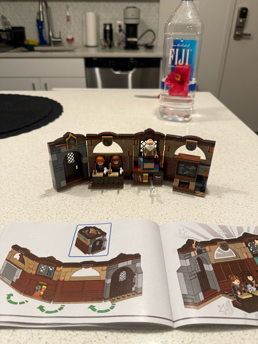 LEGO Castle Harry Potter TM - Hogwarts Castle: Charms Class για 8+ Ετών 204τμχ