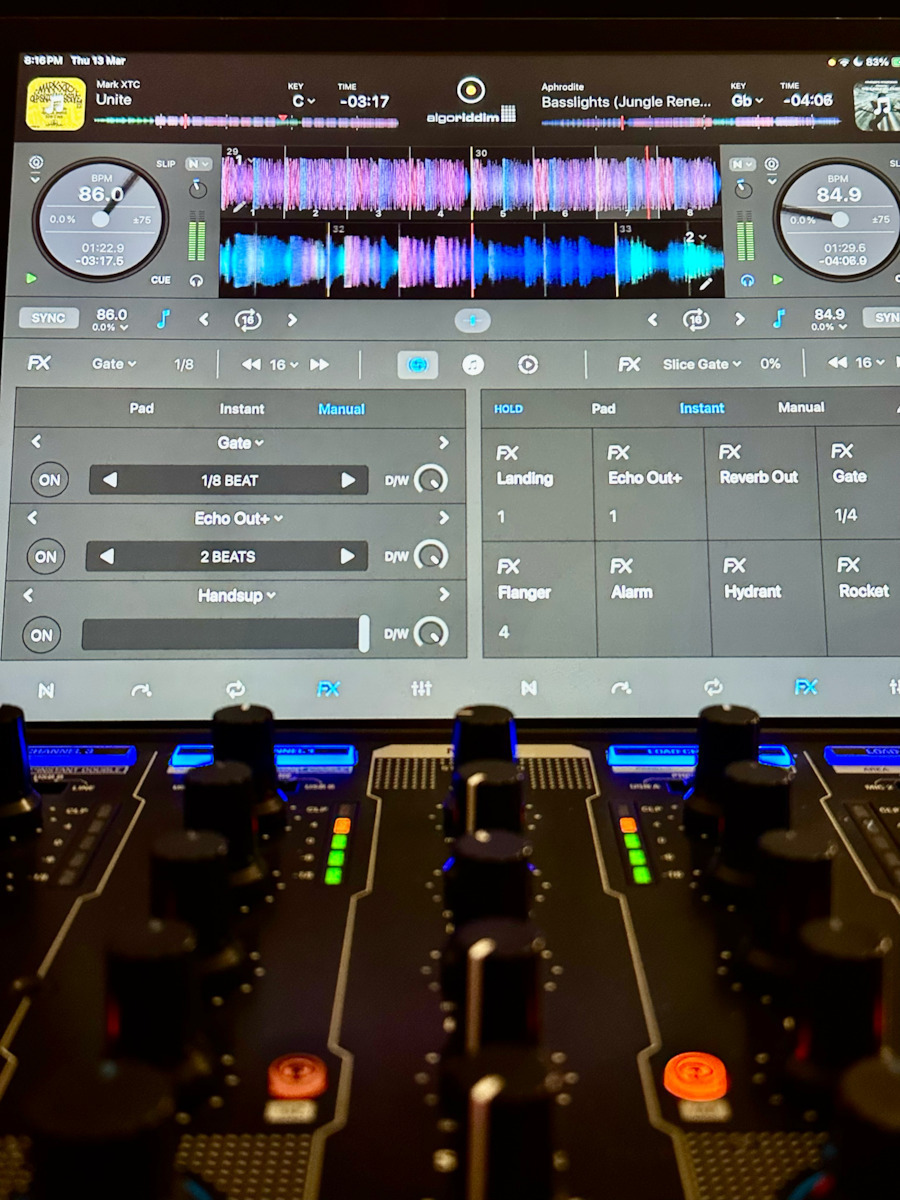 Reloop Mixon 8 Pro DJ Controller 4 Καναλιών με Οθόνη