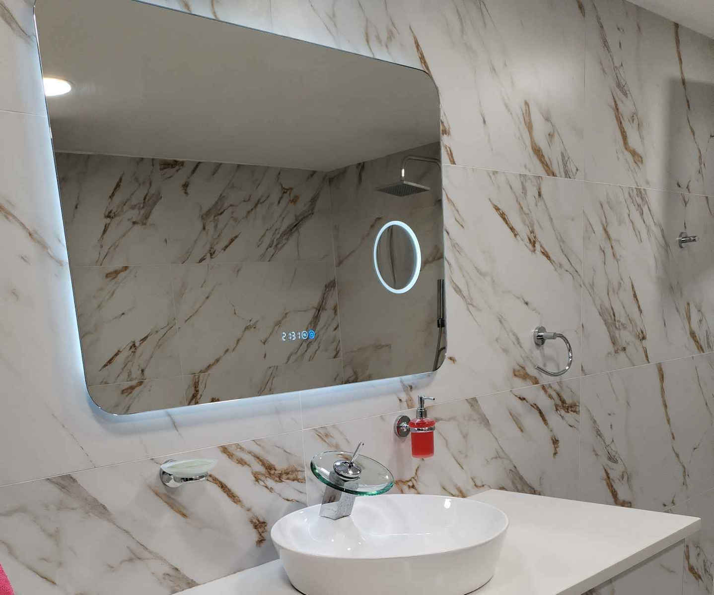Mysmartmirror Oglindă De Baie Iluminată Cu Senzor De Mișcare 60x90