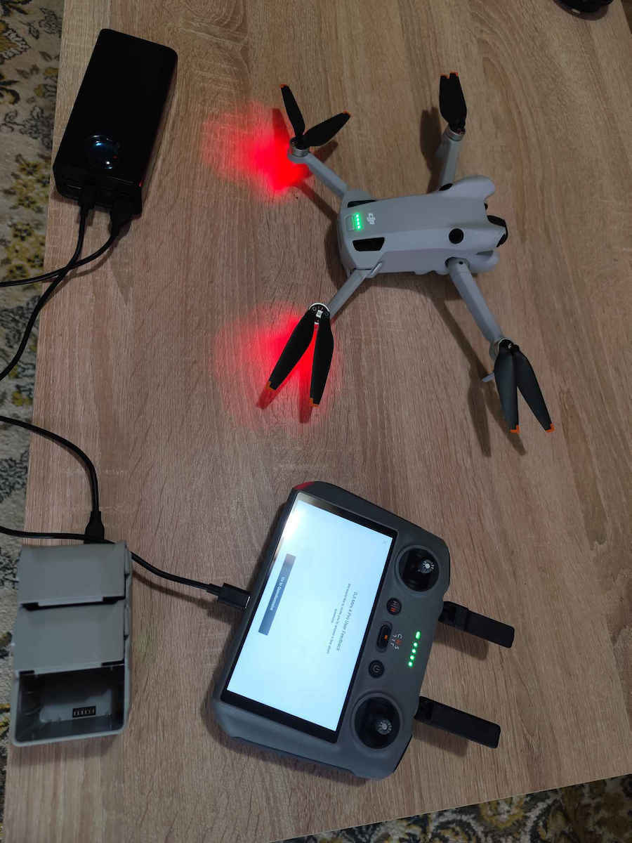 DJI Mini 4 Pro Drone Standard 5.8 GHz with Camera 4K 60fps and Controller