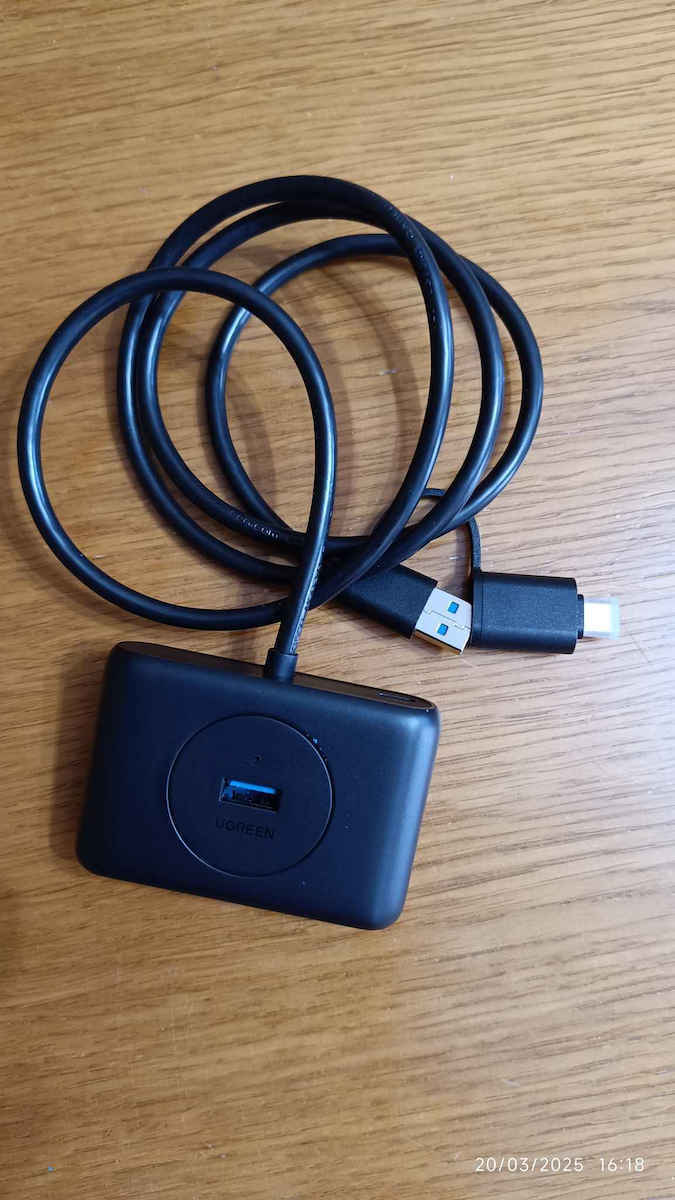 Ugreen CR113 Hub 4 Porturi USB 3.0 cu Conectare USB-A / USB-C