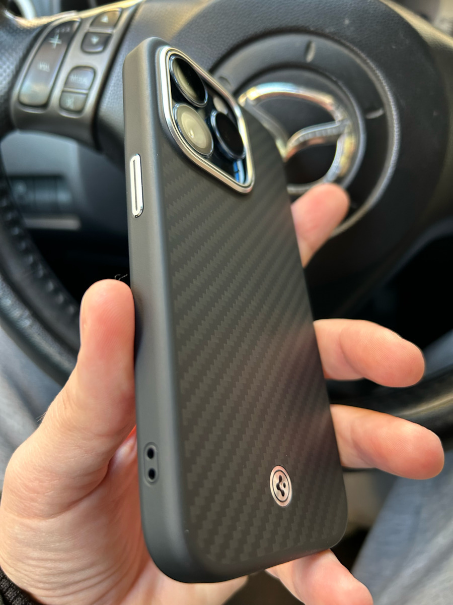 Spigen Enzo Aramid MagFit Задна корица Aramid Fiber 2мм матово черно (iPhone 15 Pro)