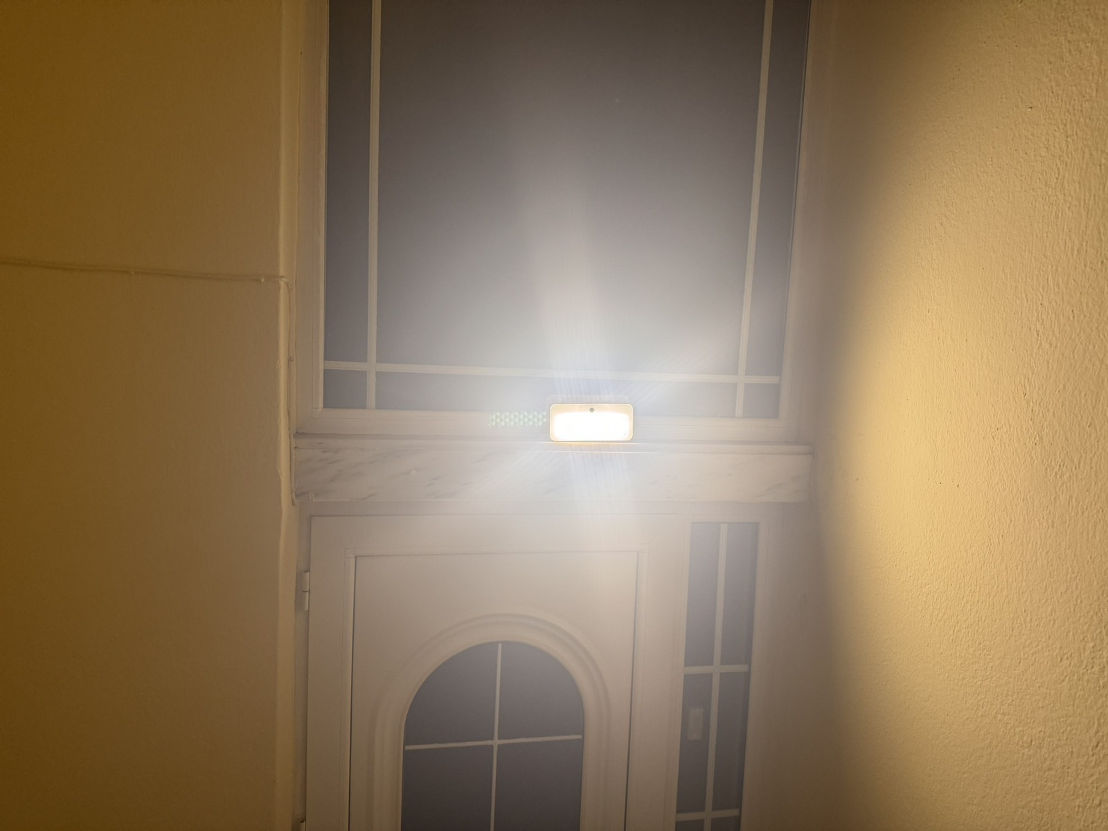 Adeleq Στεγανός Ηλιακός Προβολέας LED 8W Θερμό Λευκό 3000K με Αισθητήρα Κίνησης και Φωτοκύτταρο IP65