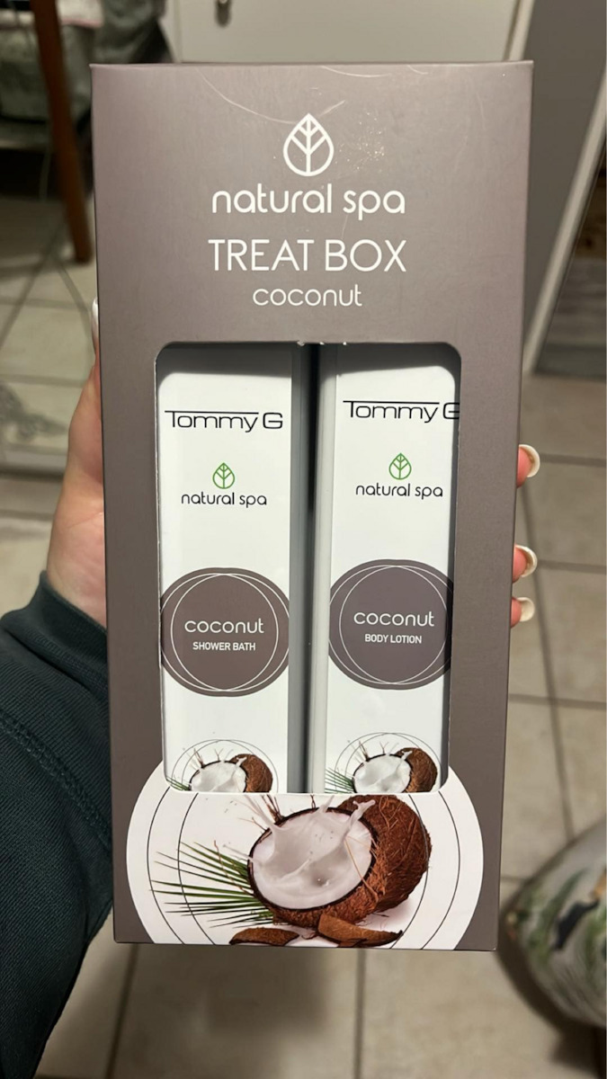 TommyG Treat Box Coconut Skin Care Set for Moisturizing & Body Cleaning