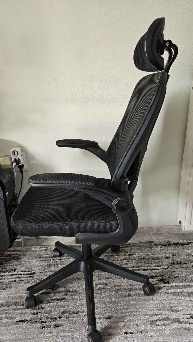 Pakketo Anthony Executive Chair with Arms Black
