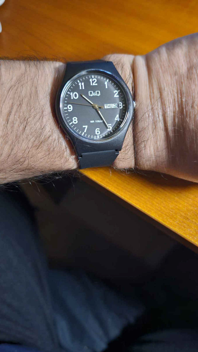 Q&Q Ανδρικό Ρολόι 38mm Μπαταρίας με Μαύρο Καουτσούκ Λουράκι