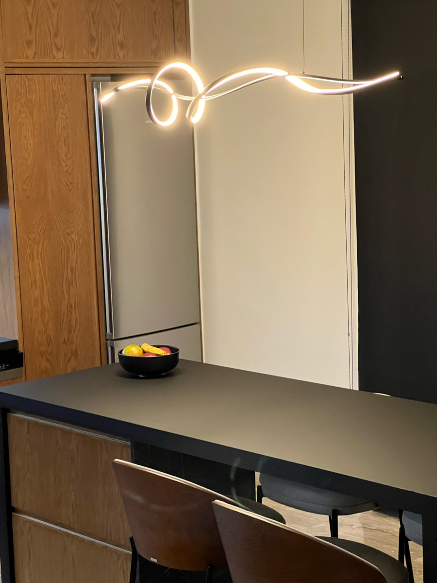 Zambelis Lights Κρεμαστό Φωτιστικό Μαύρο LED με Θερμό Λευκό Φως Ράγα 140x23x226εκ.