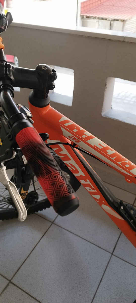 Byox 108924 Bicycle Handlebar Grips in Red Color
