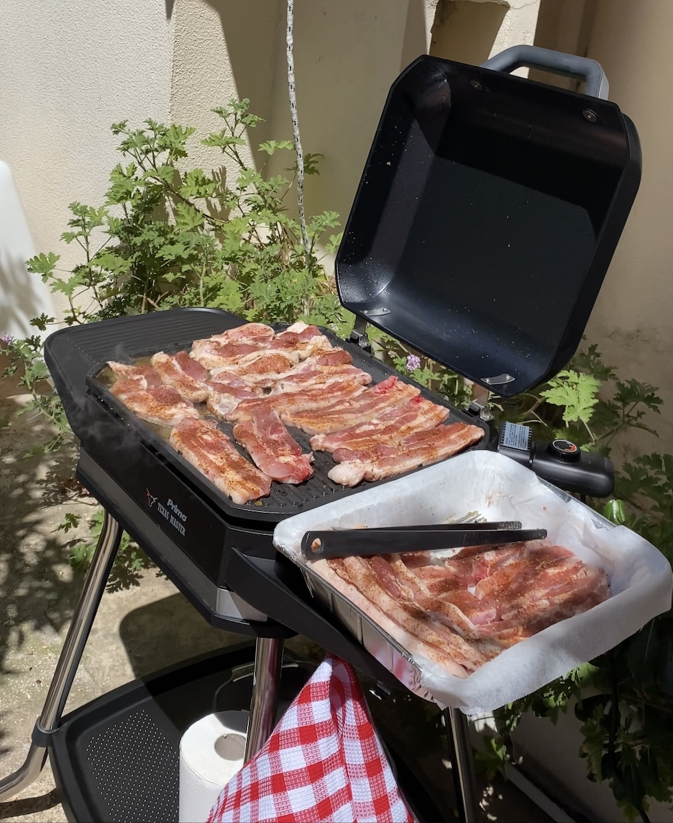 Primo PRBQ-40499 With Legs Electric Grill Smooth and Ribbed Plate 3050W with Lid and Adjustable Thermostat 41.8cmx37.3cmcm