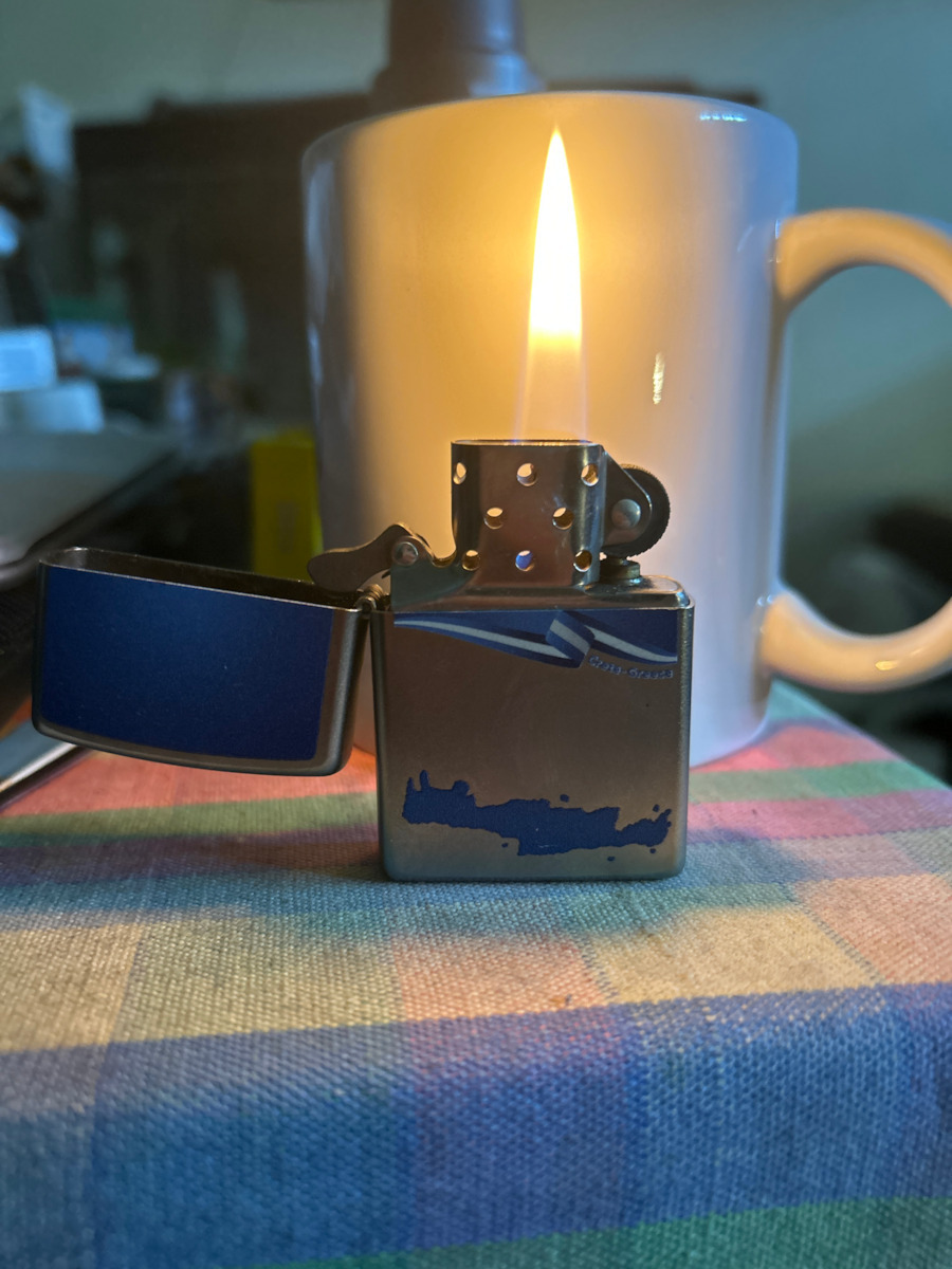 Zippo Brichetă Flacără Rezistent la vânt Crete