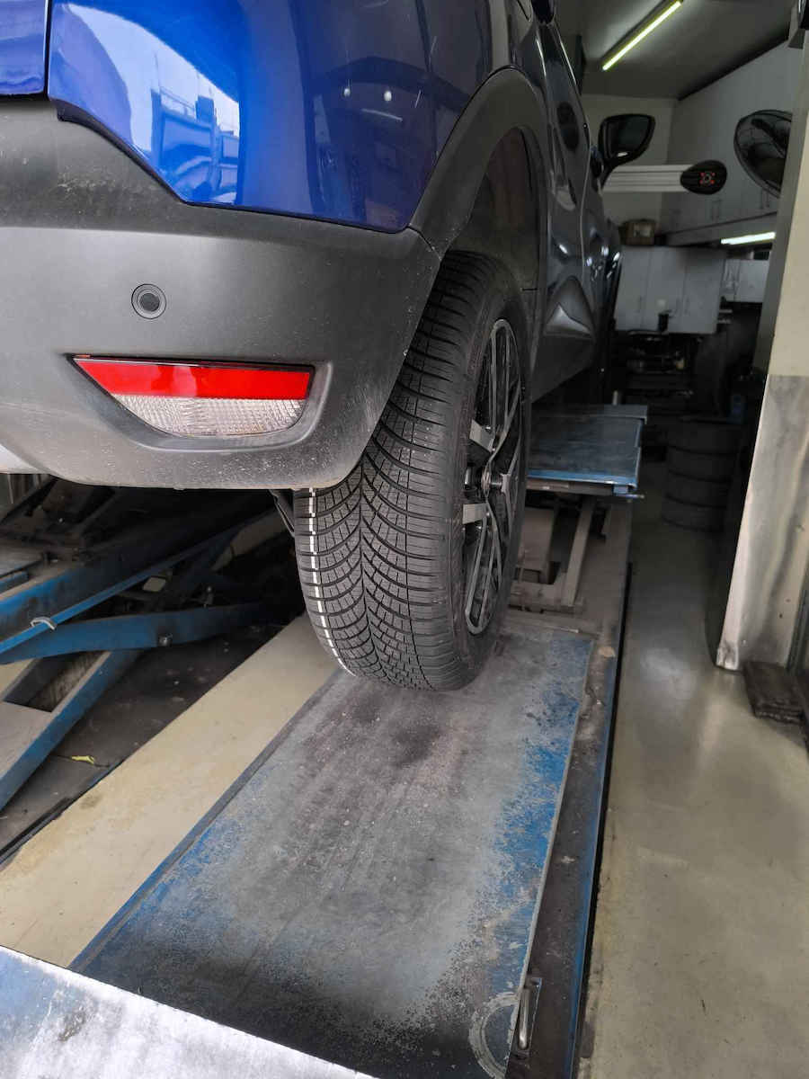 Goodyear Vector 4Seasons Gen-3 205/55R17 95V XL Автомобилна Гума Всесезонна За Пътнически Автомобил