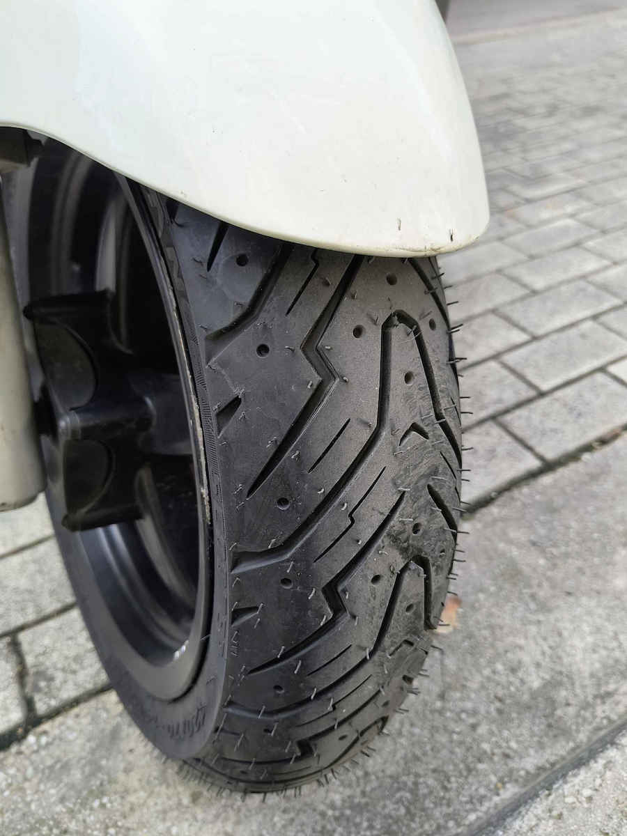 Pirelli Angel Scooter Front Tyre 110/70-16 52 S Tubeless