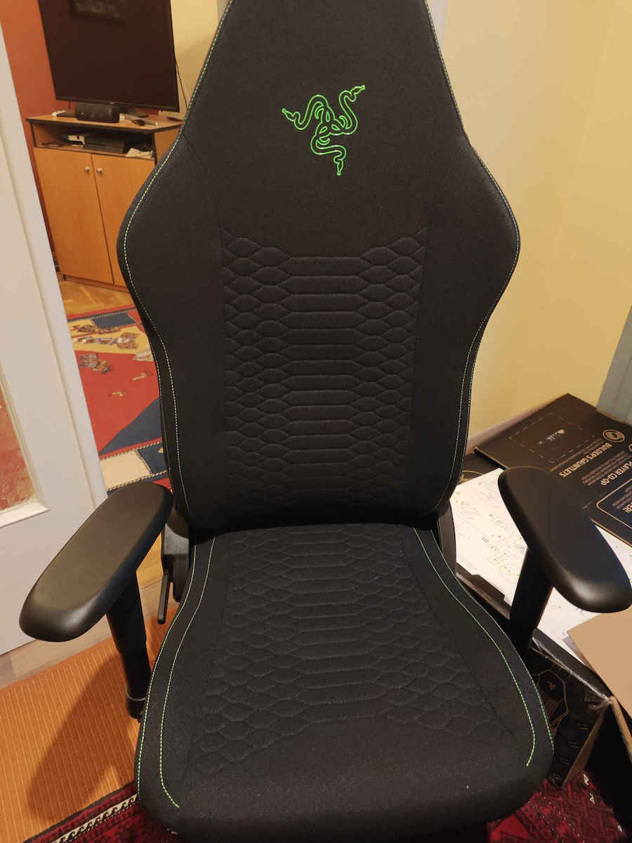 Razer ISKUR V2 X Геймърски стол с регулируеми подлакътници Черен