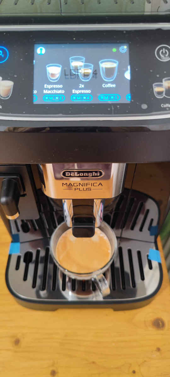 De'Longhi Magnifica Plus Automatic Espresso Machine 1450W Pressure 15bar for Cappuccino with Grinder Black