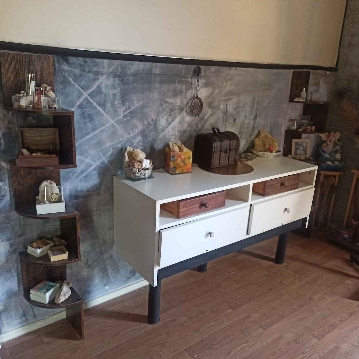 Corner Shelf Wall Brown 20x20x127.5cm