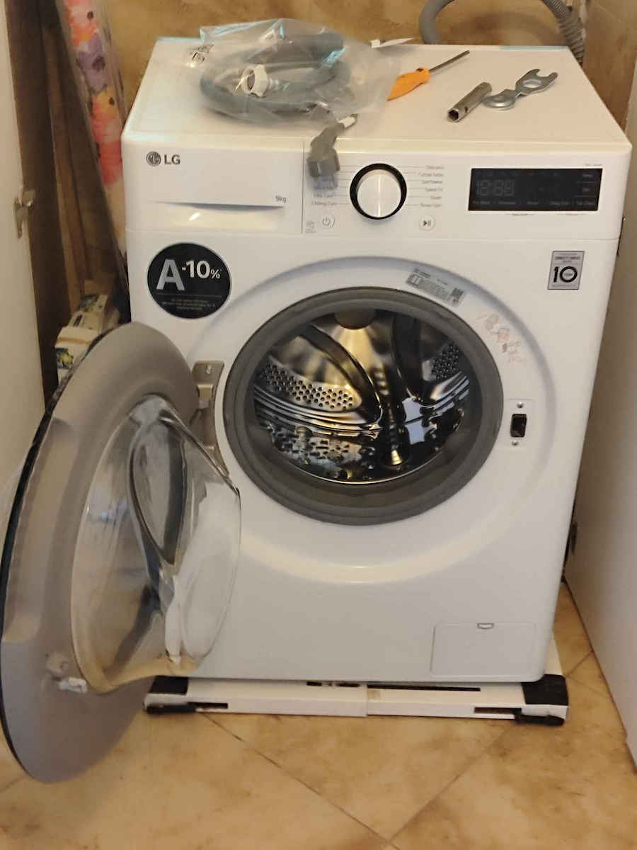 LG Πλυντήριο Ρούχων 9kg με Τεχνολογία Ατμού 1200 Στροφών AI DD F2WR509SBW