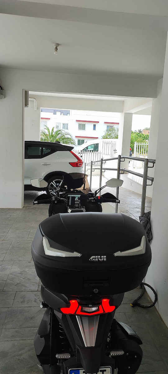 Givi Monolock Мотоциклетен куфар 45лт Черен