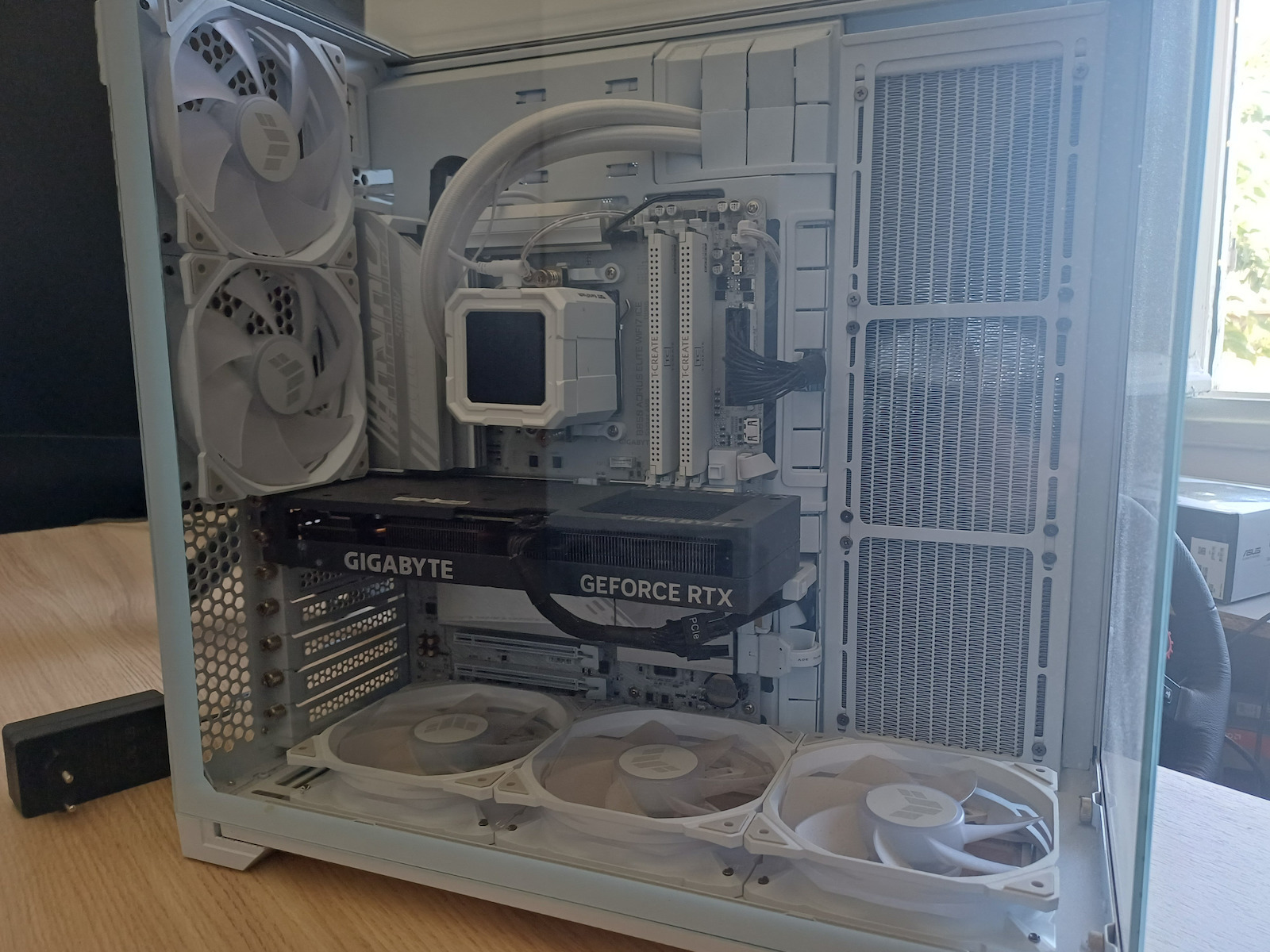 Gigabyte B850 AORUS ELITE WIFI7 ICE Motherboard ATX with AMD AM5 Socket