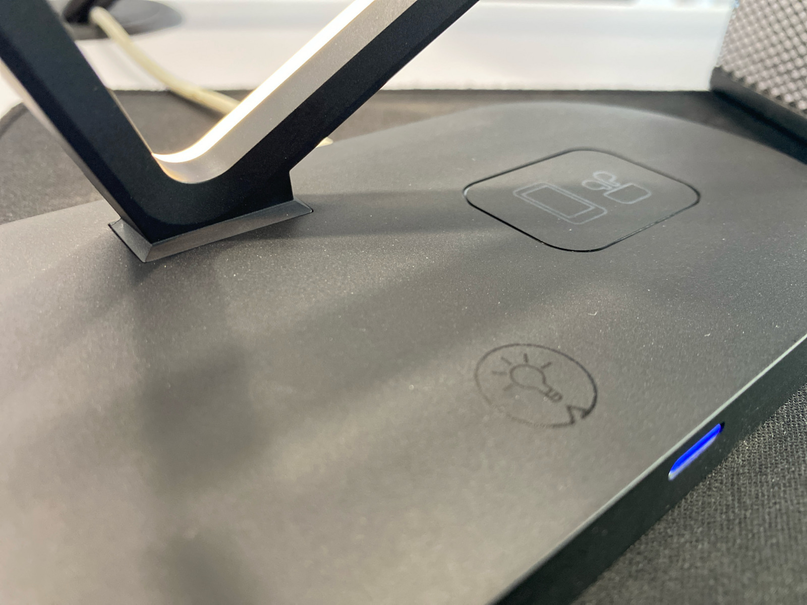 Acefast Φορτιστής Magsafe με Θύρα USB-A 15W Μαύρος (E9)