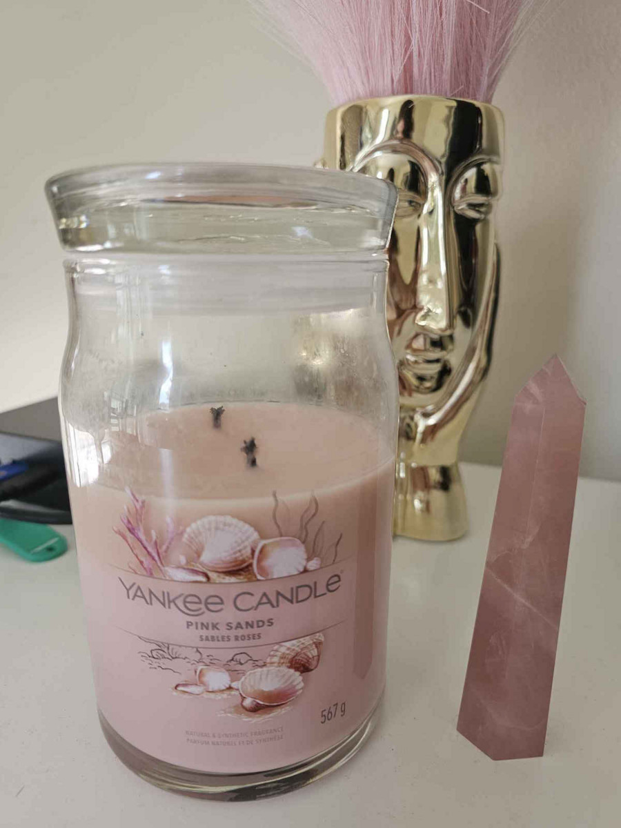 Yankee Candle Aromatic Candle Signature Jar with Vanilla Cupcake Perfume 623gr