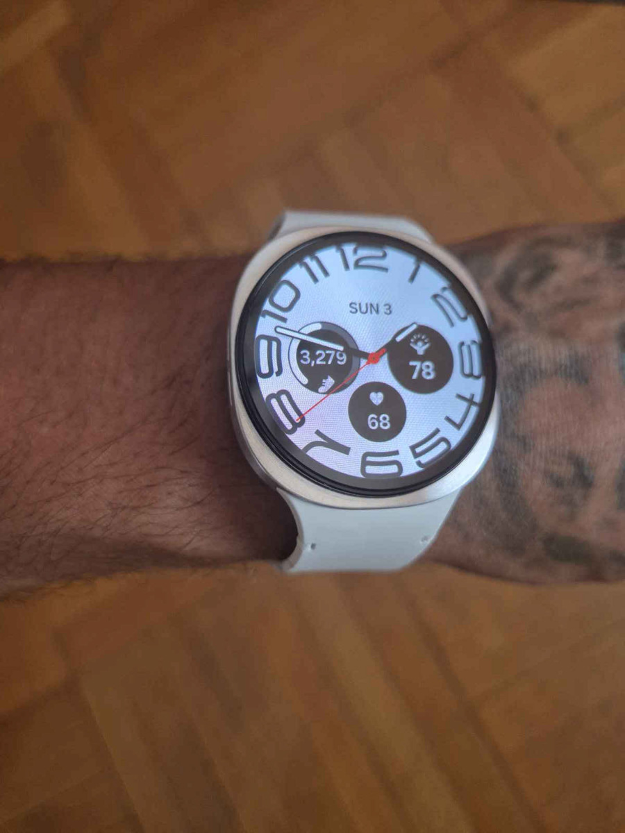 Samsung Galaxy Watch8 Aluminium 44mm Waterproof with Heart Rate Monitor (Silver)