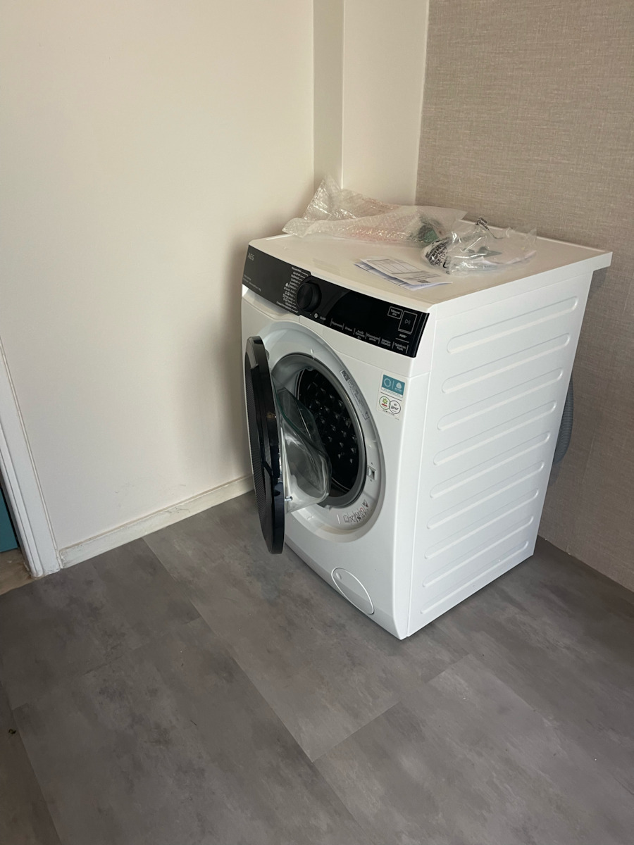 AEG Πλυντήριο Ρούχων 9kg με Τεχνολογία Ατμού 1600 Στροφών UniversalDose LFR73964VG