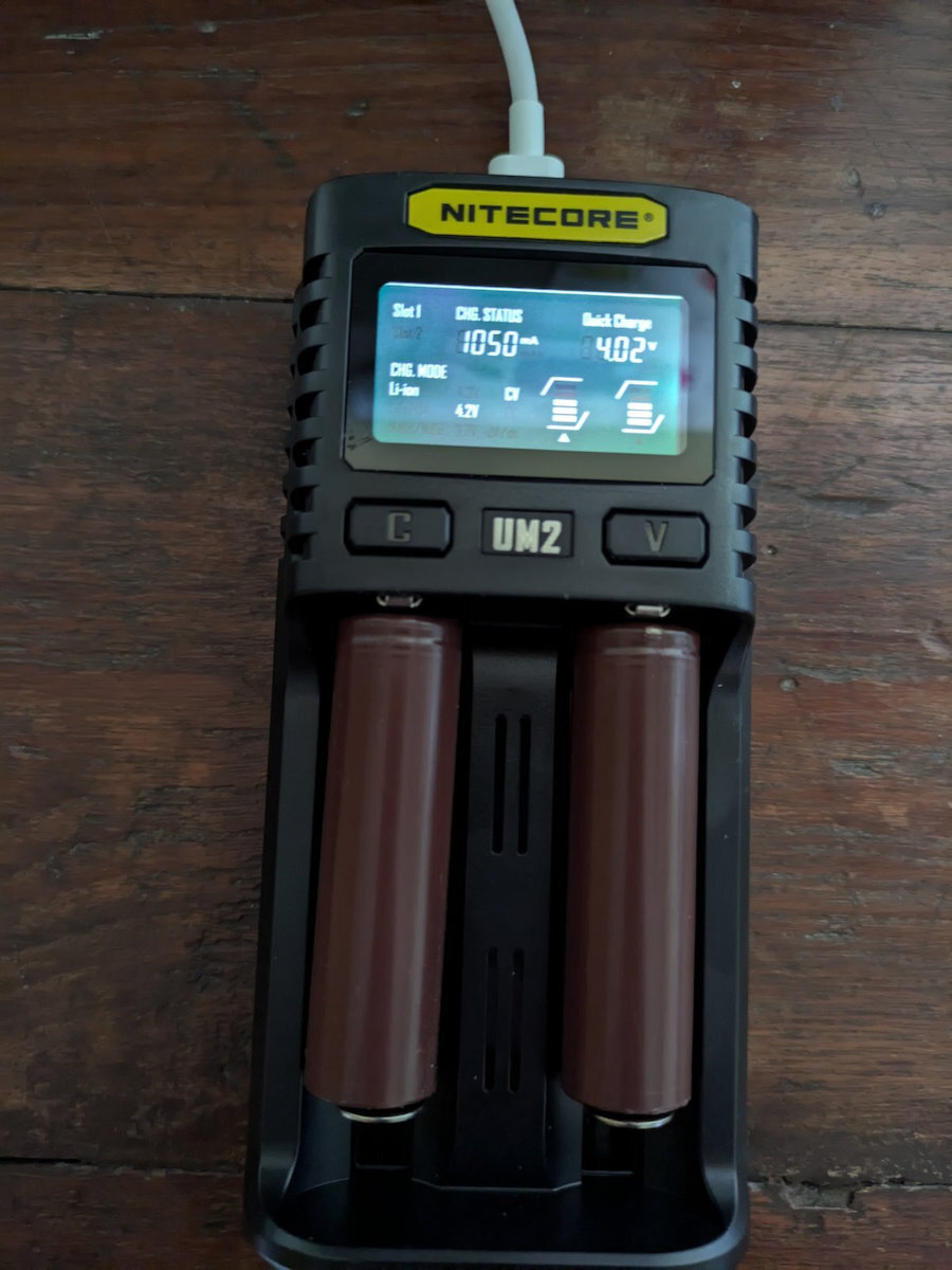 NiteCore UM4 Charger 4 Batteries Li-ion/Ni-Cd/Ni-MH Size AA/AAA/D/18650/16340/26650/14500