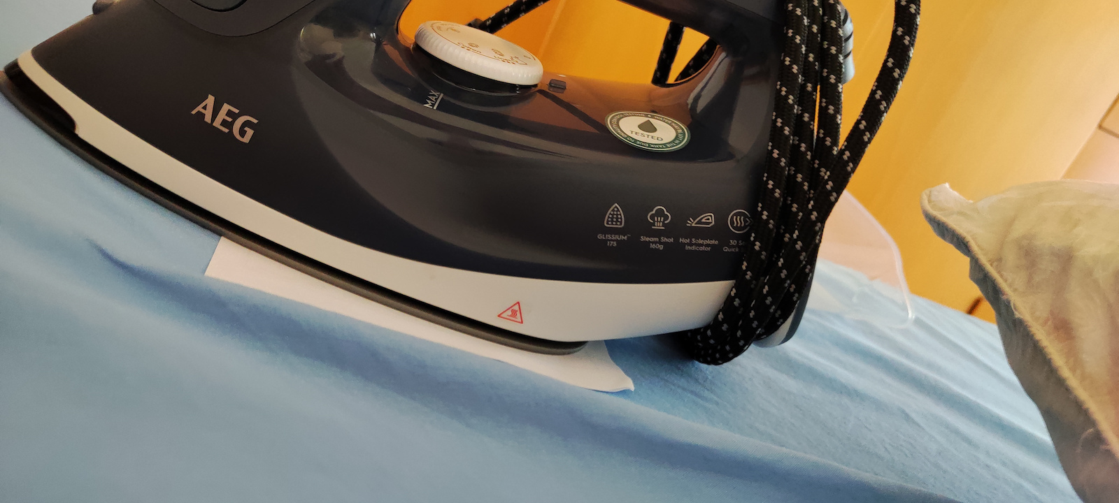 AEG Delicate 6000 Steam Iron 2400W with Non-stick Plate and Continuous Steam Supply 40g/min