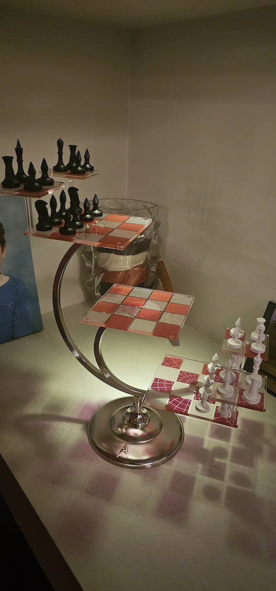 The Noble Collection Star Trek Tri-Dimensional Chess Set Σκάκι Γυάλινο με Πιόνια