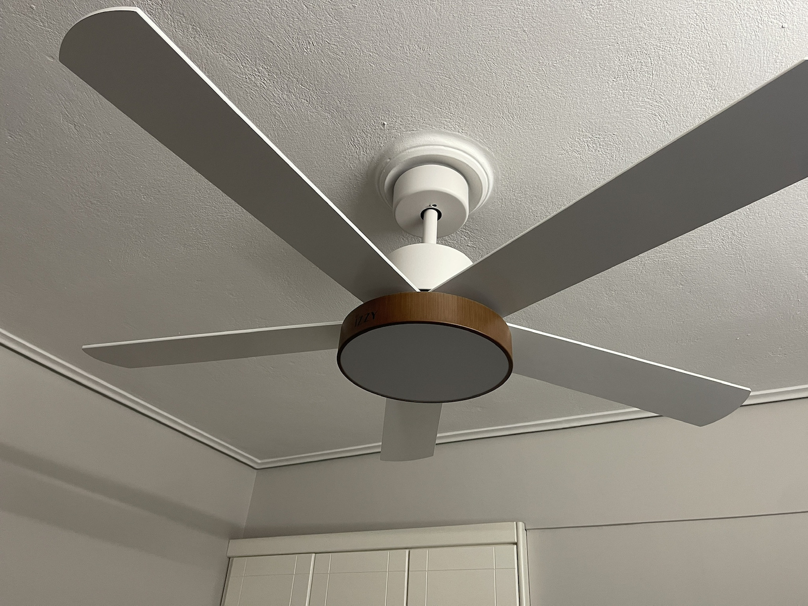 Izzy IZ-9032 Ventilator de Tavan 132cm cu Lumină Alb