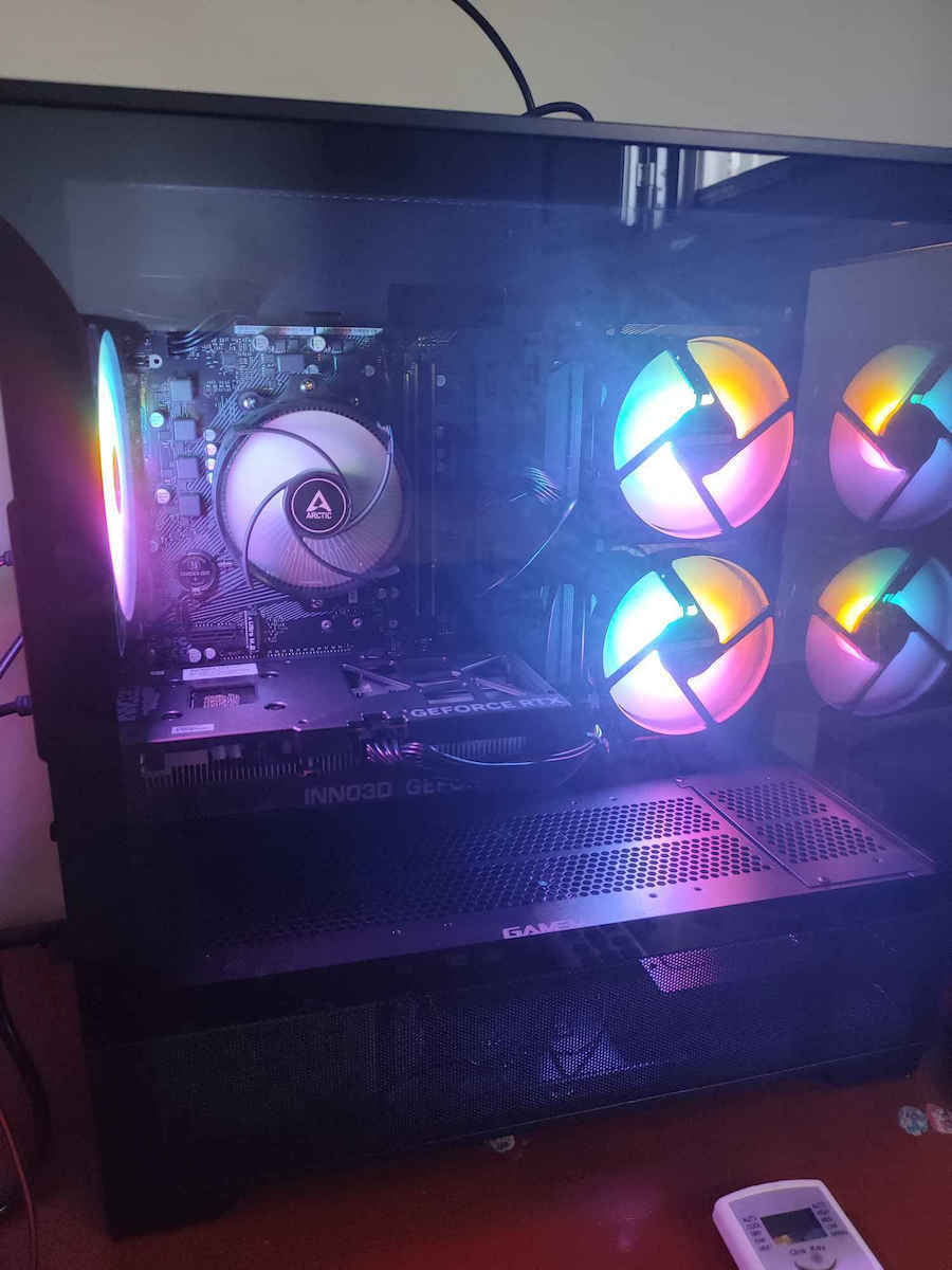Vengeance Raven-V6 Gaming Desktop PC (Ryzen 7-5700/16GB DDR4/512GB SSD/Radeon RX 7600/No OS)