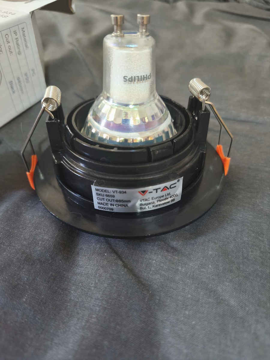V-TAC Кръгла Пластмаса Вграден Спот с Патрон GU10 Черен 10.2x10.2см. 1бр