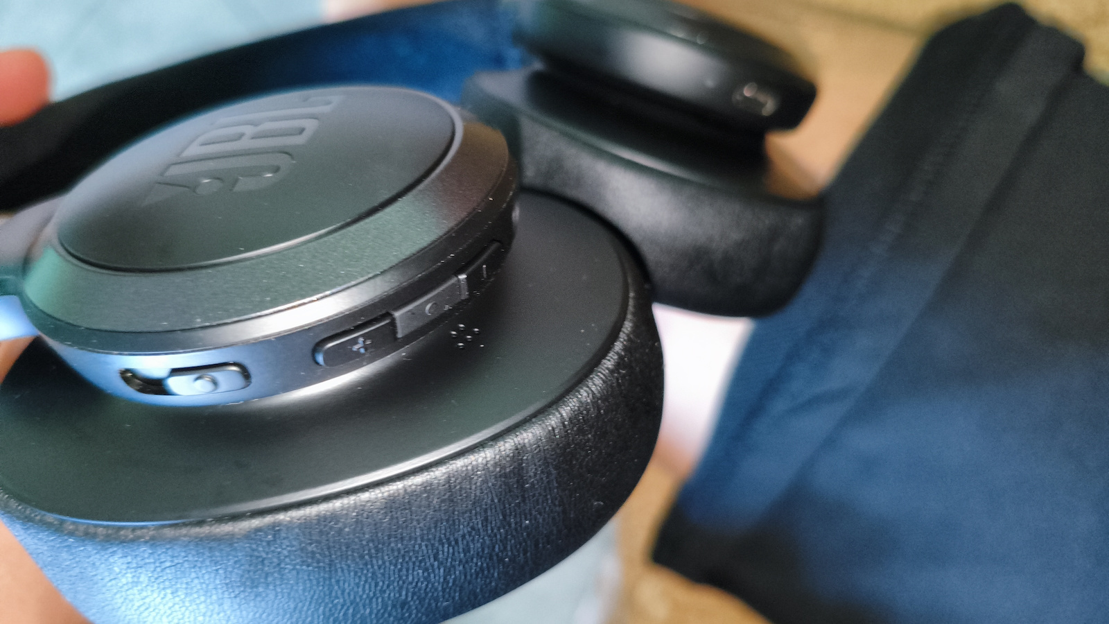 JBL Live 770NC Kabellos / Kabelgebunden Über Ohr Kopfhörer mit 65 Stunden Betriebszeit und Quick Charge Weiß