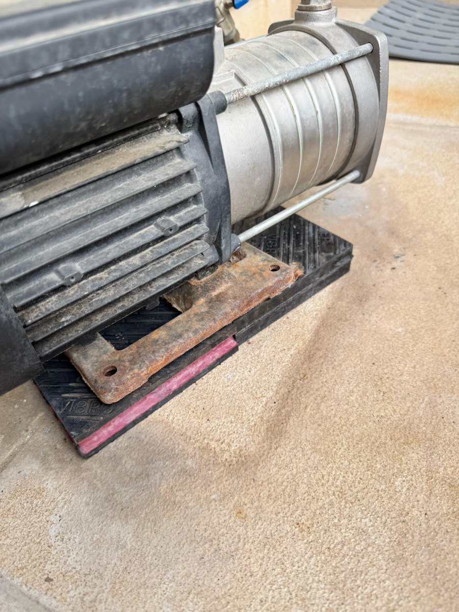 Vibro Vibration Control Products Anti-Vibration Floor Support Air Conditioner Bracket EP 12.5 12.5x2.5cm