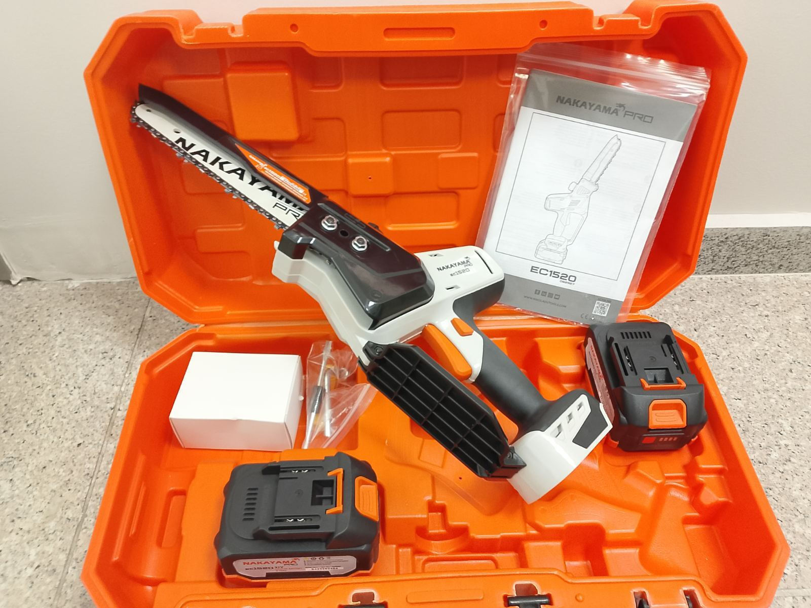 Nakayama EC1520 Кастрачка Верижен Трион на Батерия 2x5Ah 21V 1.4kg с Шина 20cm