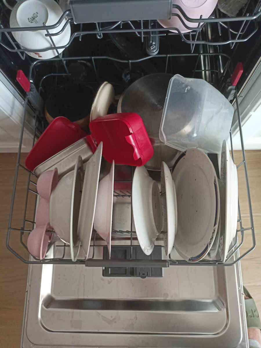 Whirlpool Fully Integrated Dishwasher for 14 Place Settings W59.8xH82cm