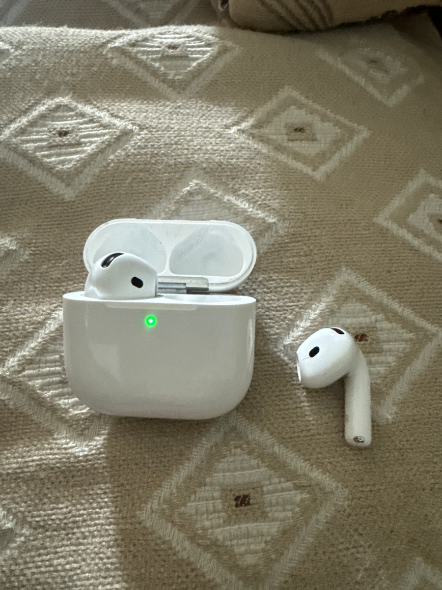 Apple AirPods (4th generation) Earbud Bluetooth Handsfree Earphones with Sweat Resistance and Charging Case White